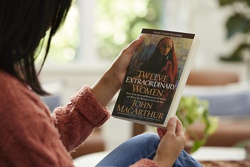 Twelve Extraordinary Women: How God Shaped Women of the Bible, and What He Wants to Do with You,New