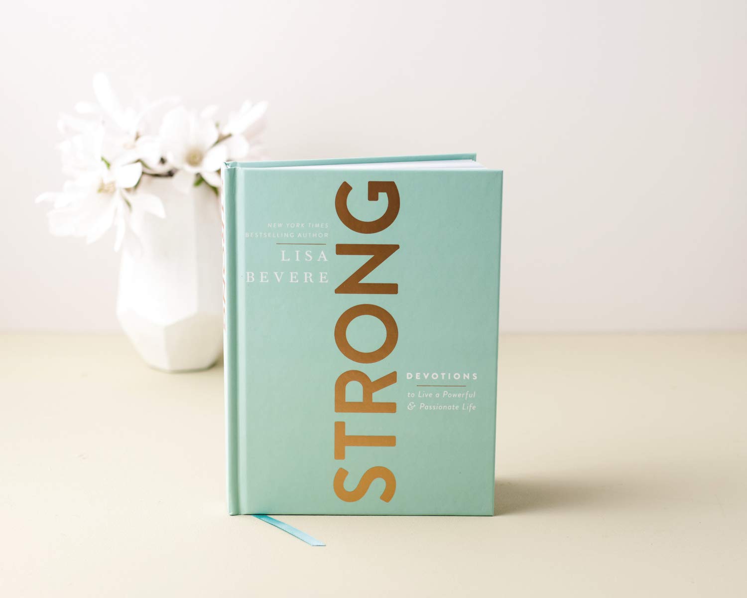 Strong: Devotions to Live a Powerful and Passionate Life (A 90Day Devotional),Used