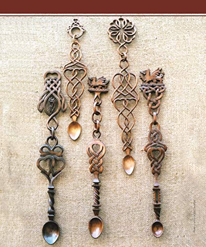 History of Lovespoons: The Art and Traditions of a Romantic Craft (Fox Chapel Publishing) Comprehensive Guide to History, Artifa,Used