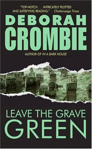 Leave The Grave Green (Duncan Kincaid/Gemma James Novels),Used