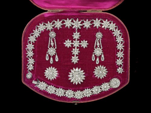 Artful Adornments: Jewelry From The Museum Of Fine Arts, Boston,New