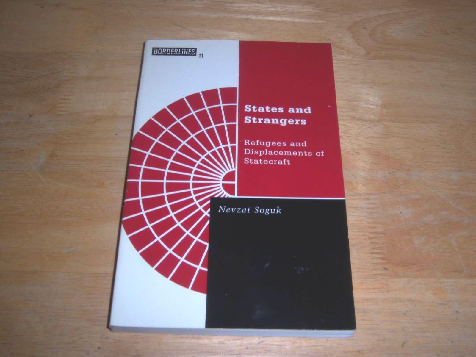 States And Strangers: Refugees And Displacements Of Statecraft (Volume 11) (Barrows Lectures),New