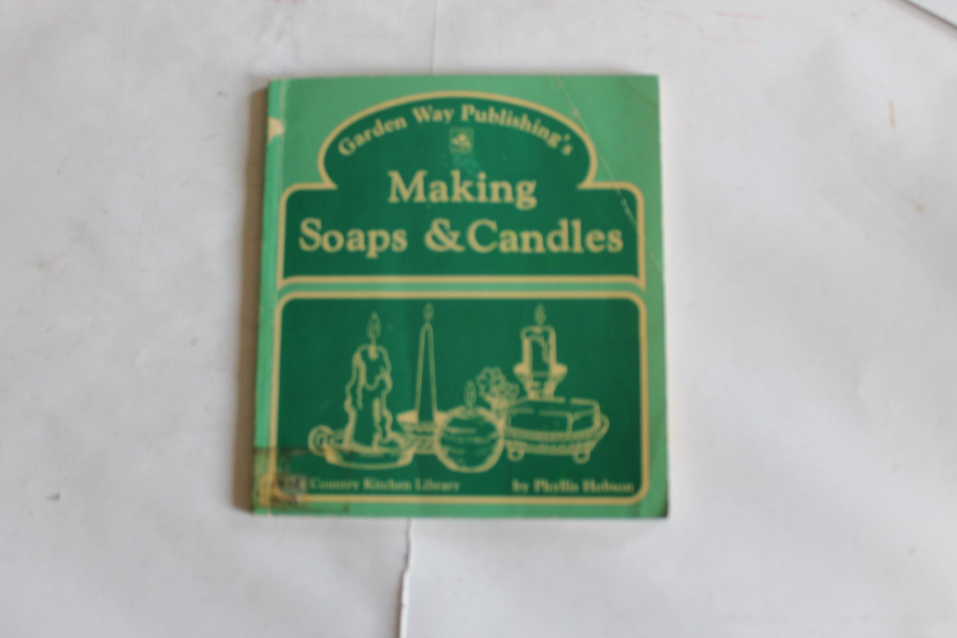 Making Soaps and Candles (The Country Kitchen Library),Used