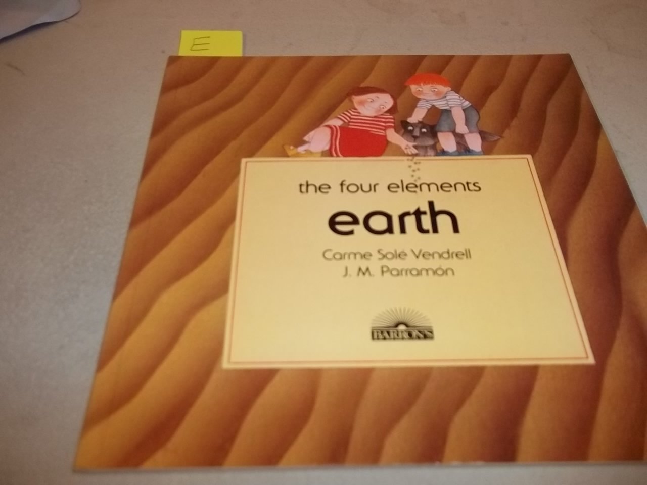 Earth (The Four Elements) (English and Spanish Edition),Used