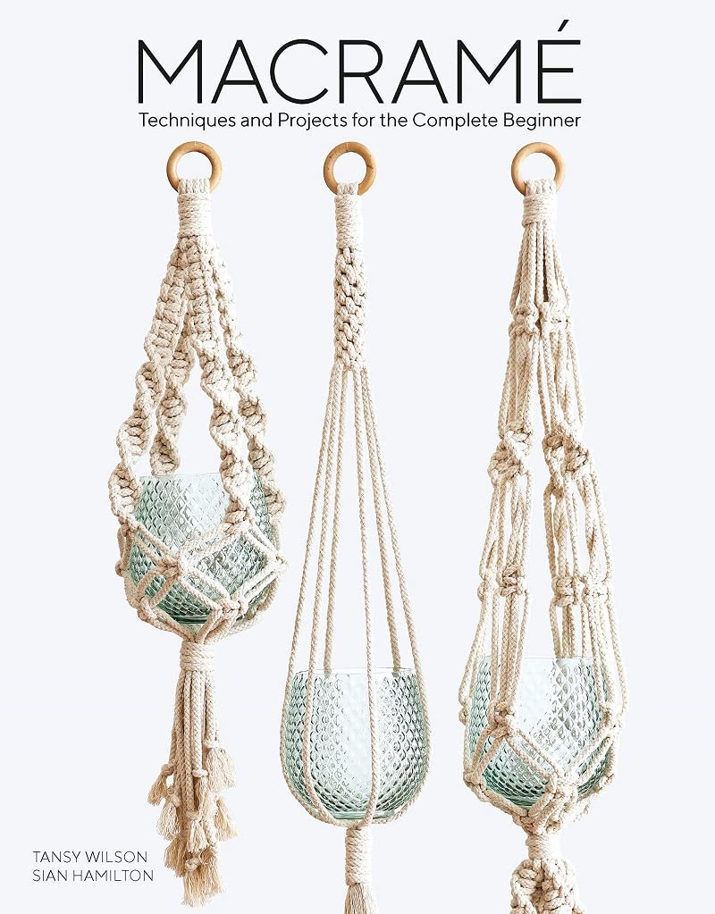 Macrame: 11 projects to make including dreamcatchers, wall hangings, plant holders and clutch bag,Used