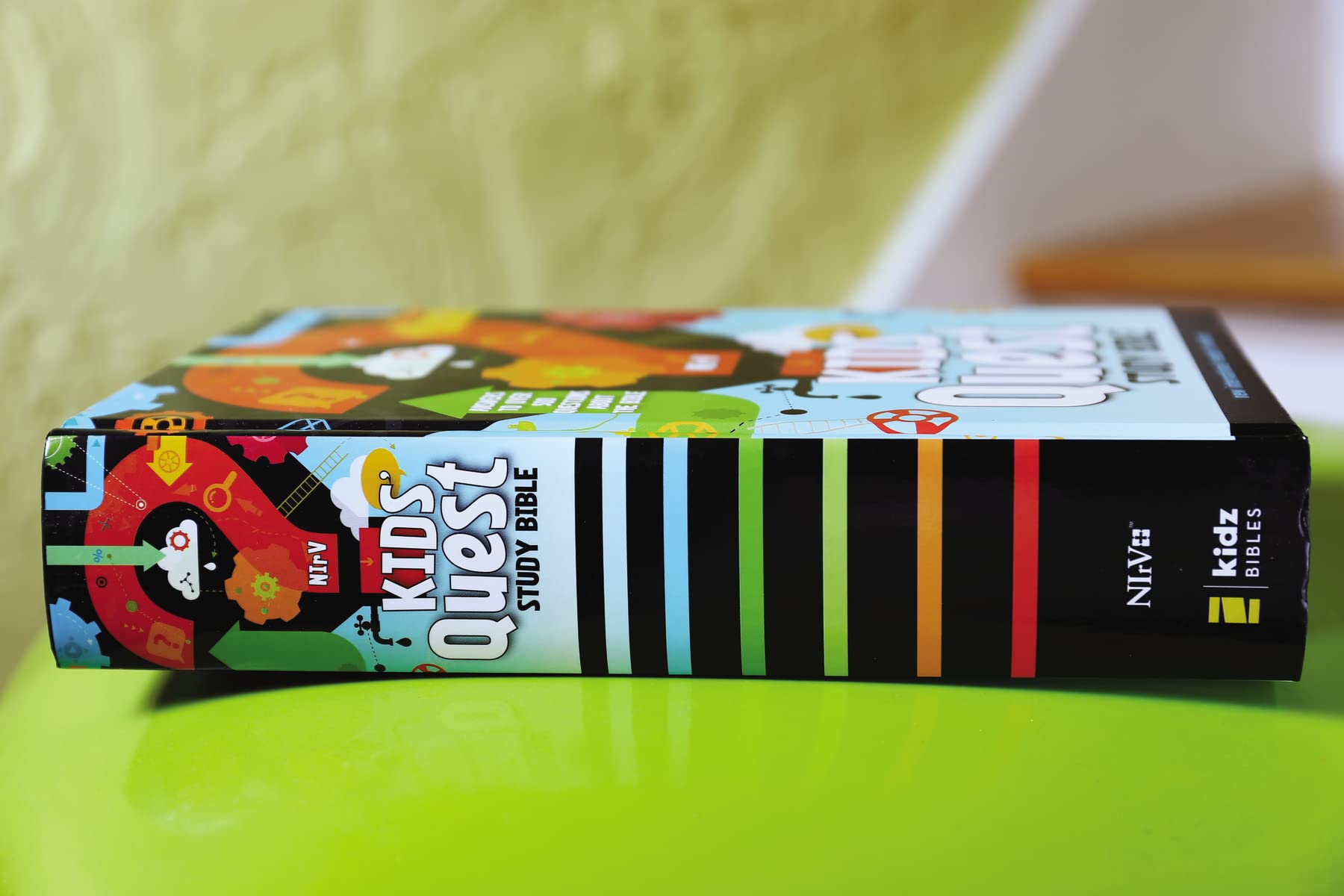 NIrV, Kids' Quest Study Bible, Hardcover: Answers to over 500 Questions about the Bible,Used