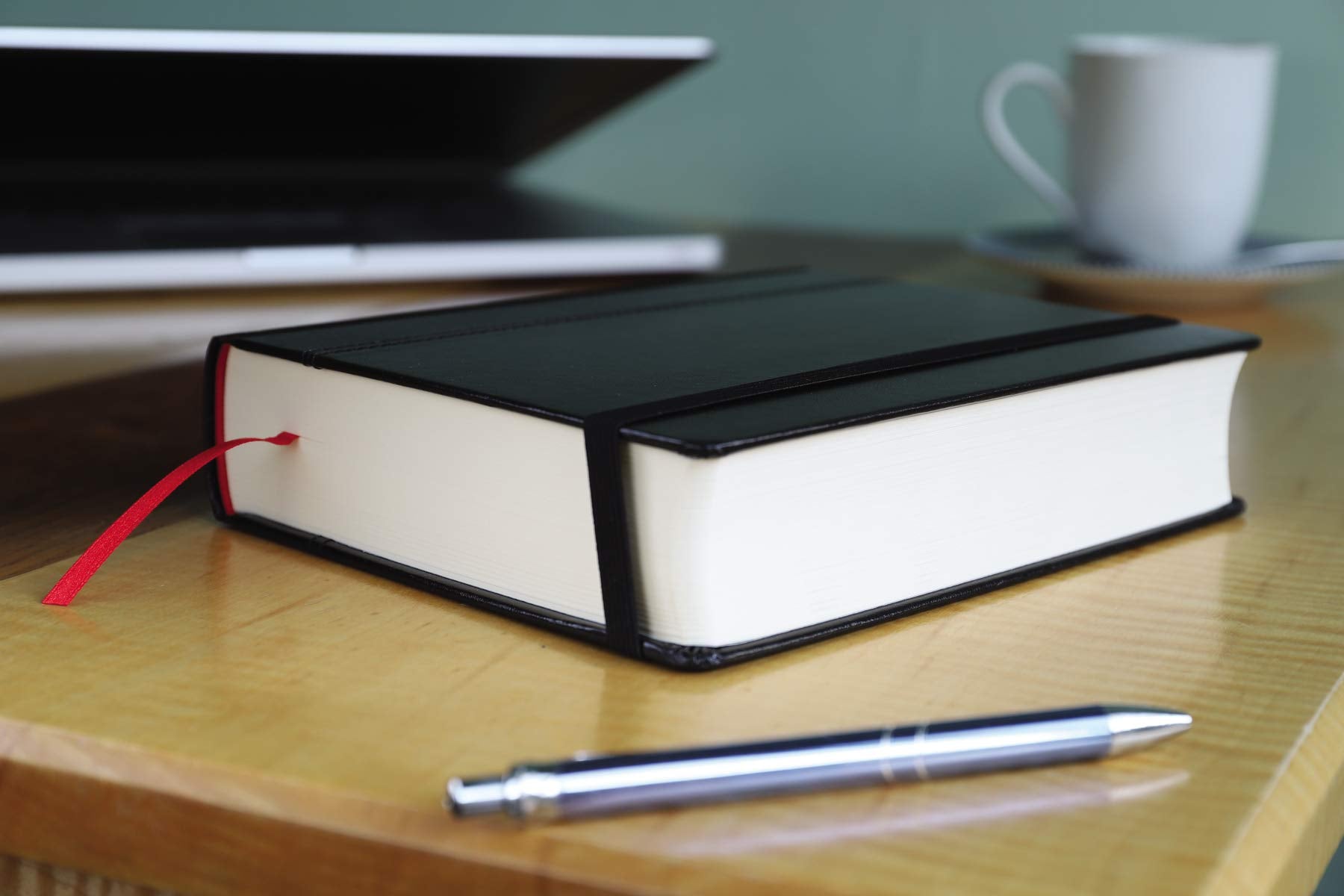 NIV, Journal the Word Bible (Perfect for NoteTaking), Hardcover, Black, Red Letter, Comfort Print: Reflect, Take Notes, or Crea,New