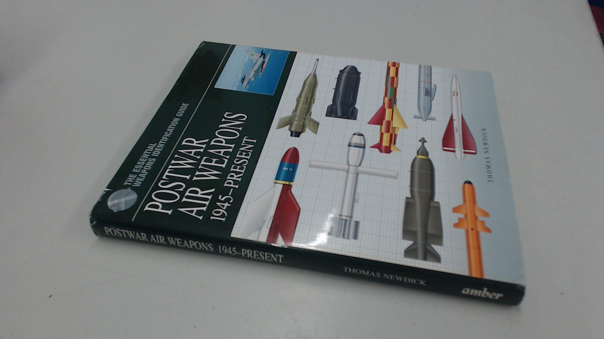 Postwar Air Weapons: 1945Present (Essential Weapons Identification Guides),Used