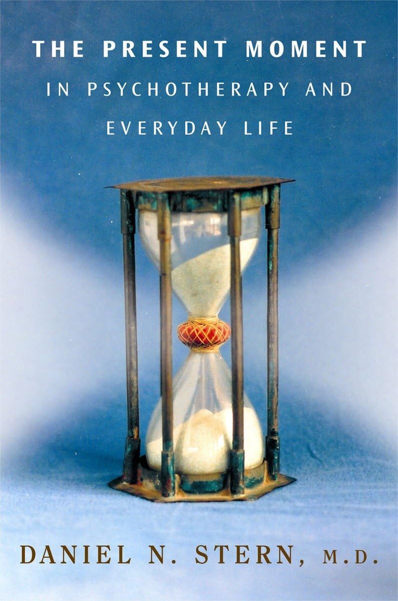 The Present Moment in Psychotherapy and Everyday Life (Norton Series on Interpersonal Neurobiology),New