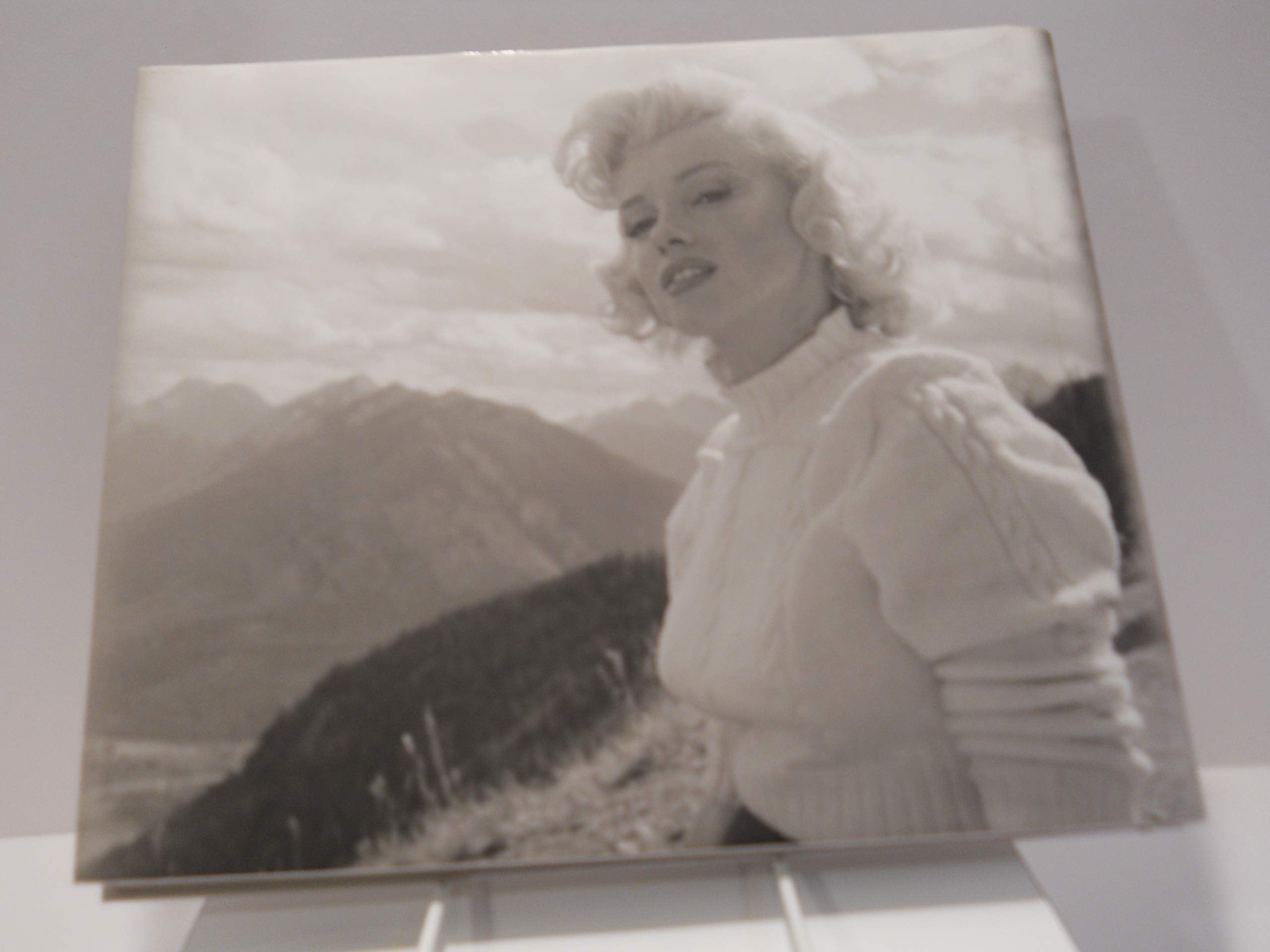 Marilyn, August 1953: The Lost LOOK Photos (Calla Editions),New
