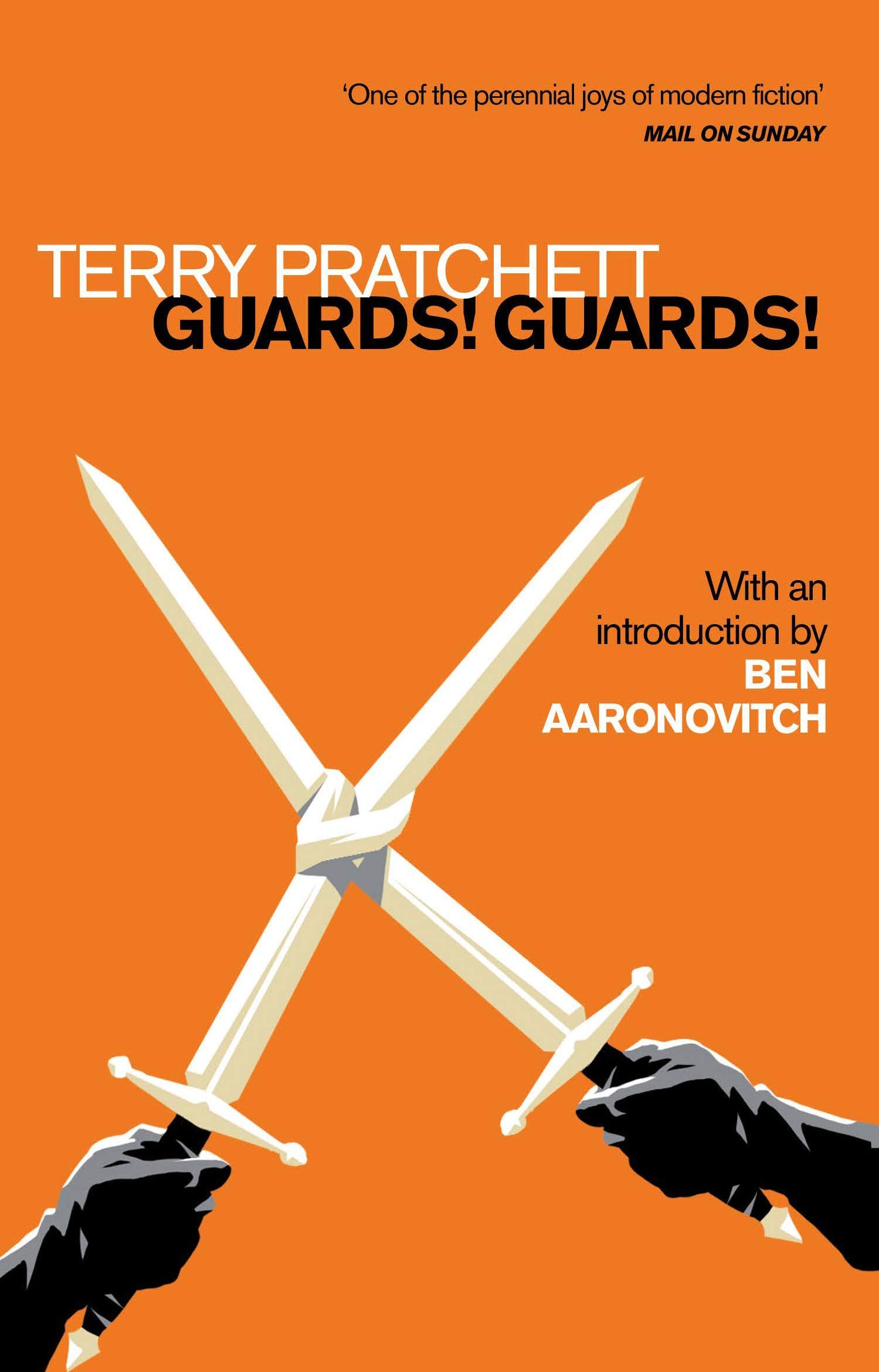 Guards! Guards!: Introduction by Ben Aaronovitch (Discworld Novels),Used