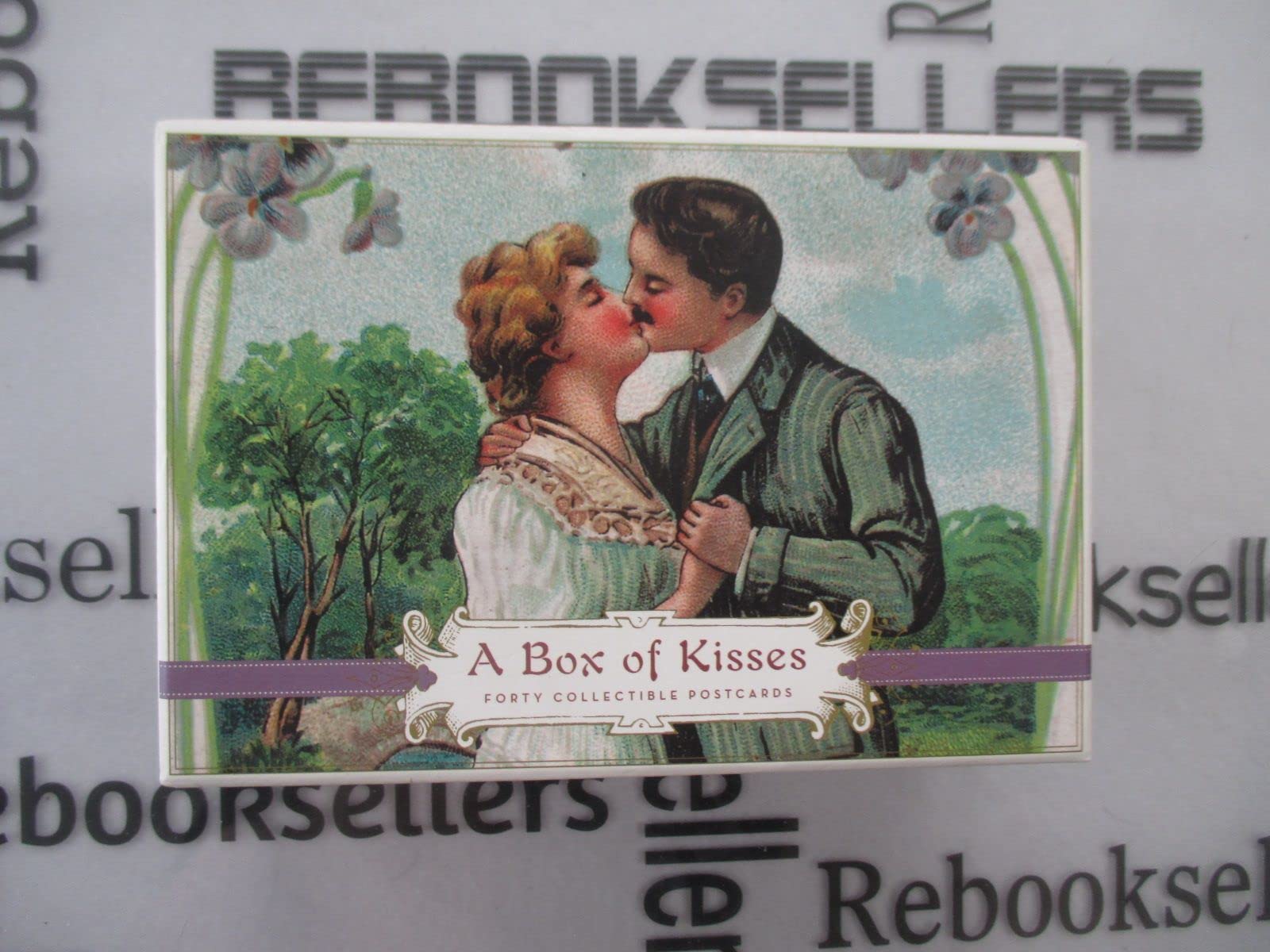 A Box Of Kisses: 40 Collectible Postcards,New