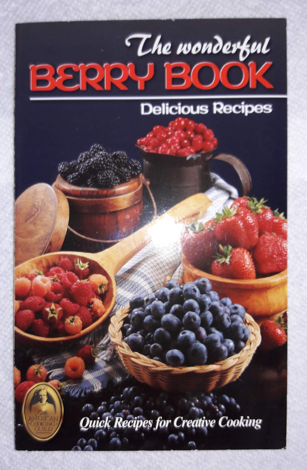 The Berry Book: Strawberries Blueberries Raspberries Blackberries Cranberries (Cookbook),Used
