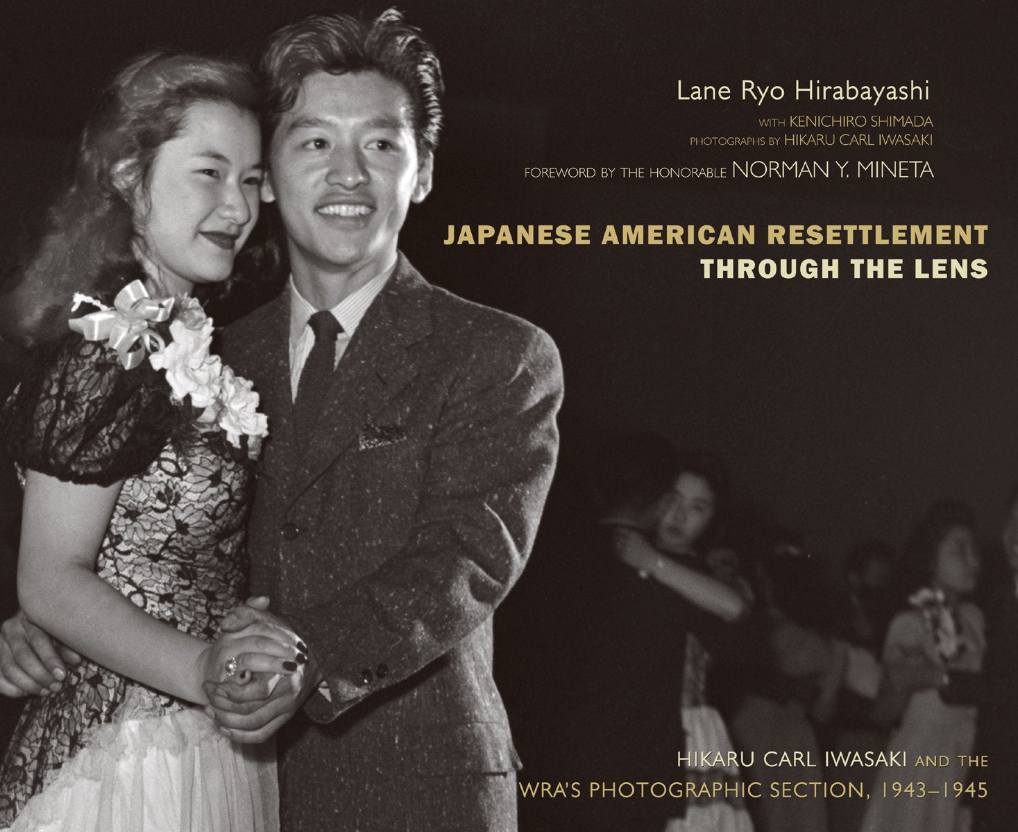 Japanese American Resettlement Through The Lens: Hikaru Iwasaki And The Wra'S Photographic Section, 19431945,Used