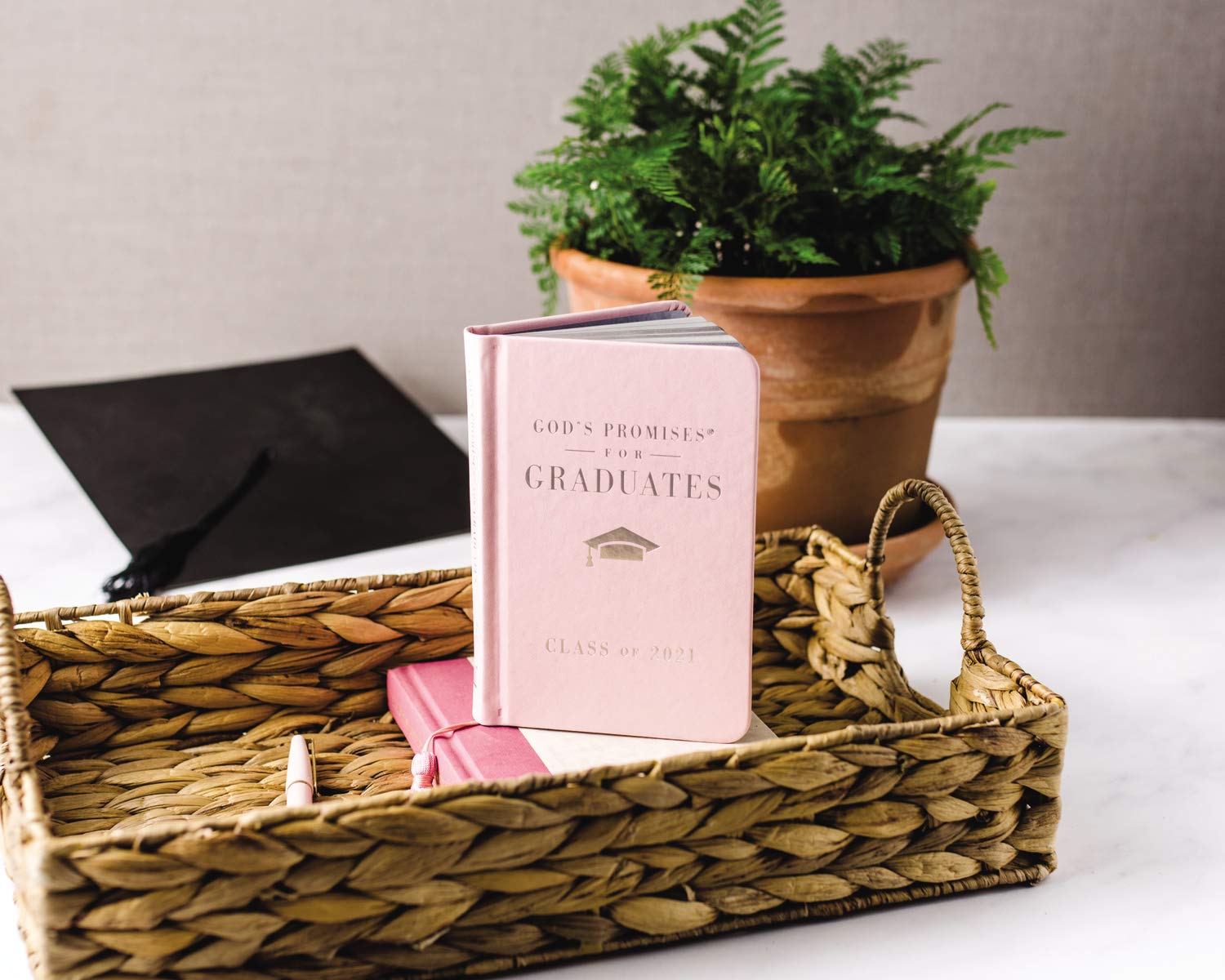 God's Promises for Graduates: Class of 2021  Pink NKJV: New King James Version,Used