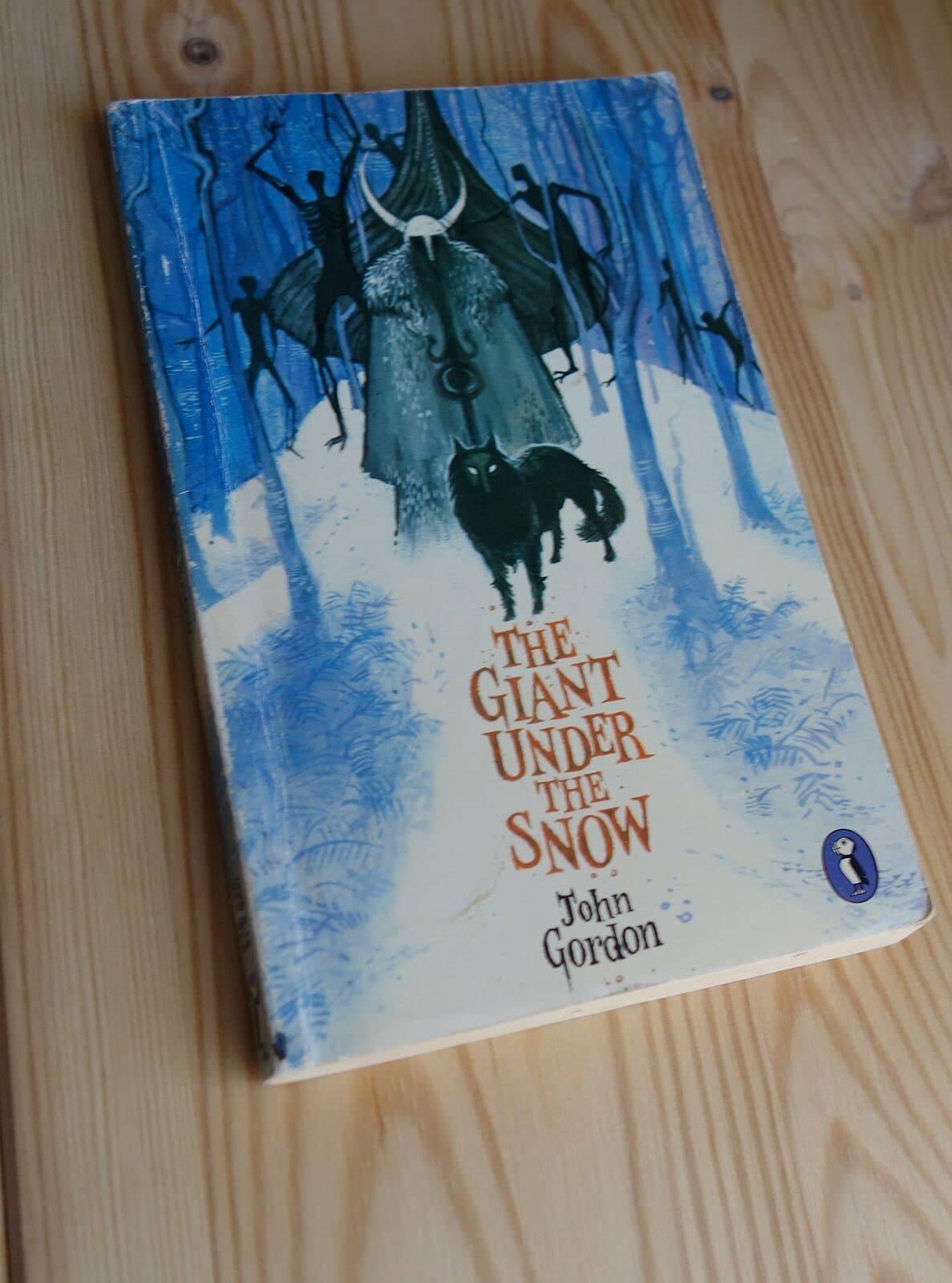 THE GIANT UNDER THE SNOW (PUFFIN BOOKS),Used