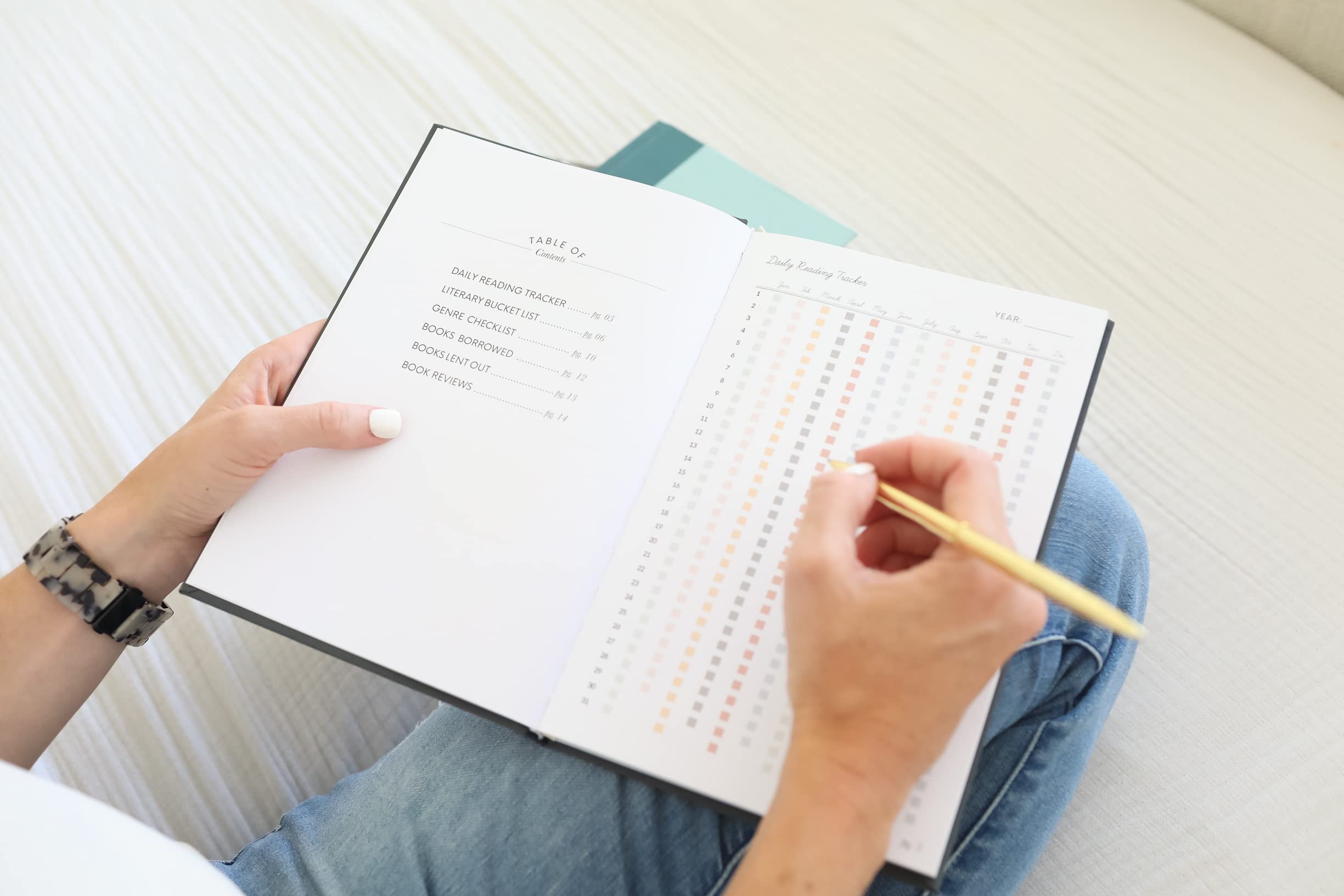 Reading Journal: For the Love of Books, A Book Journal and Planner for Book Lovers to Track, Log and Review,Used