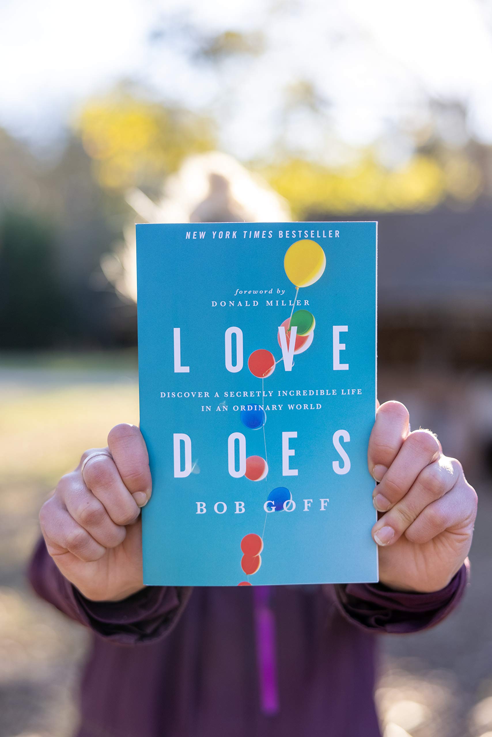 Love Does: Discover a Secretly Incredible Life in an Ordinary World,New