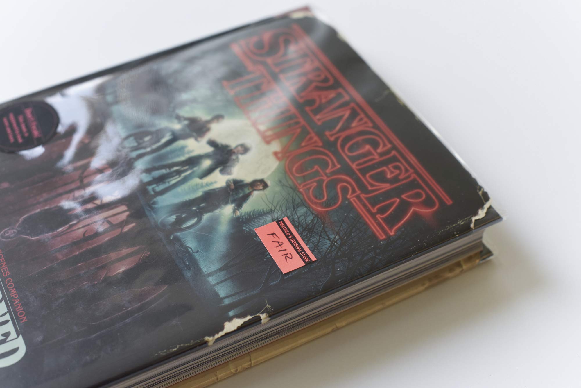 Stranger Things: Worlds Turned Upside Down: The Official BehindtheScenes Companion,New
