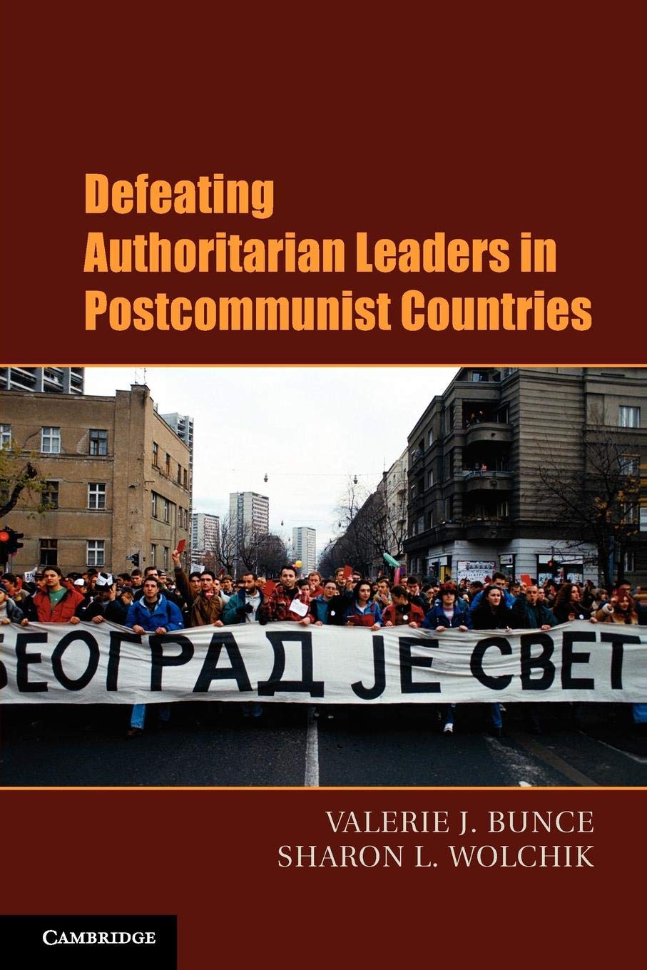 Defeating Authoritarian Leaders in Postcommunist Countries (Cambridge Studies in Contentious Politics),Used