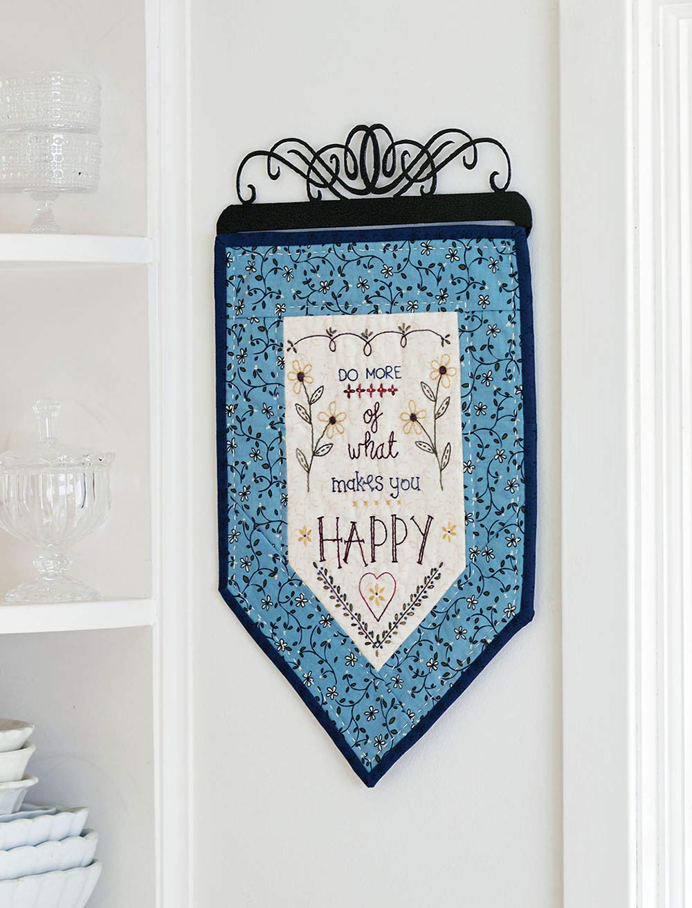 Changing Seasons: 17 Embroideries to Mix and Match,New