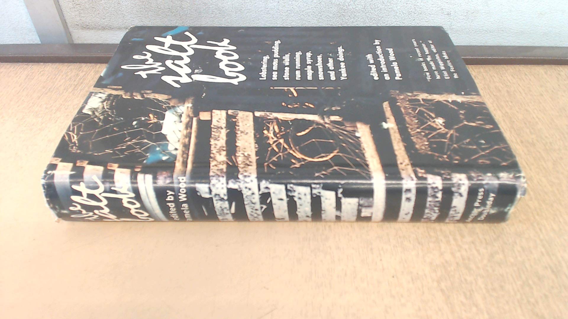 The Salt book: Lobstering, sea moss pudding, stone walls, rum running, maple syrup, snowshoes, and other Yankee doings,Used