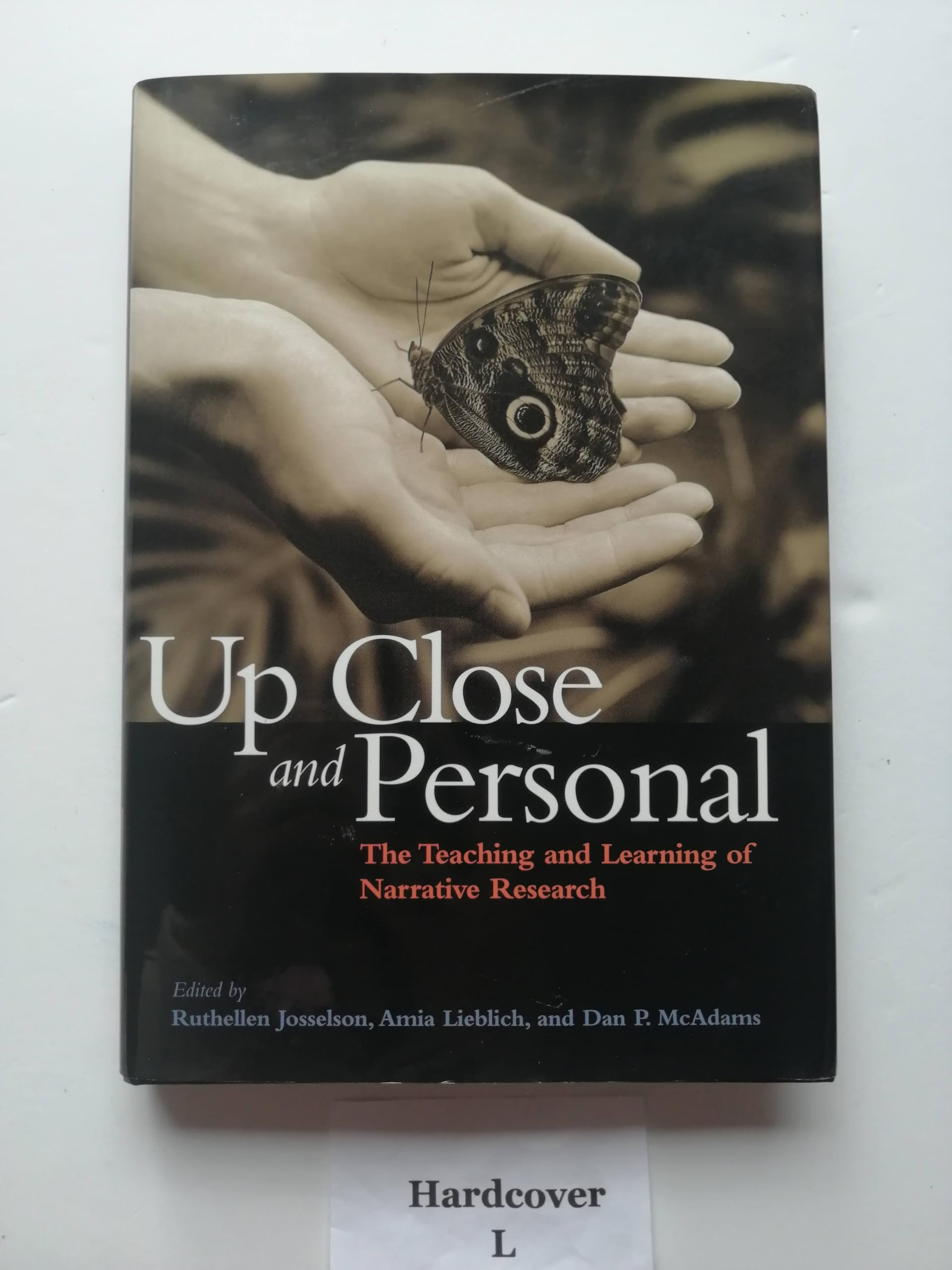Up Close and Personal: The Teaching and Learning of Narrative Research (The Narrative Study of Lives),Used