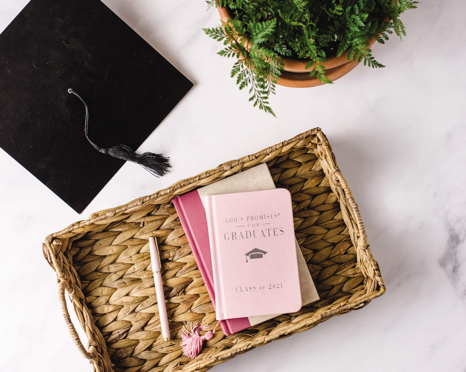 God's Promises for Graduates: Class of 2021  Pink NKJV: New King James Version,Used