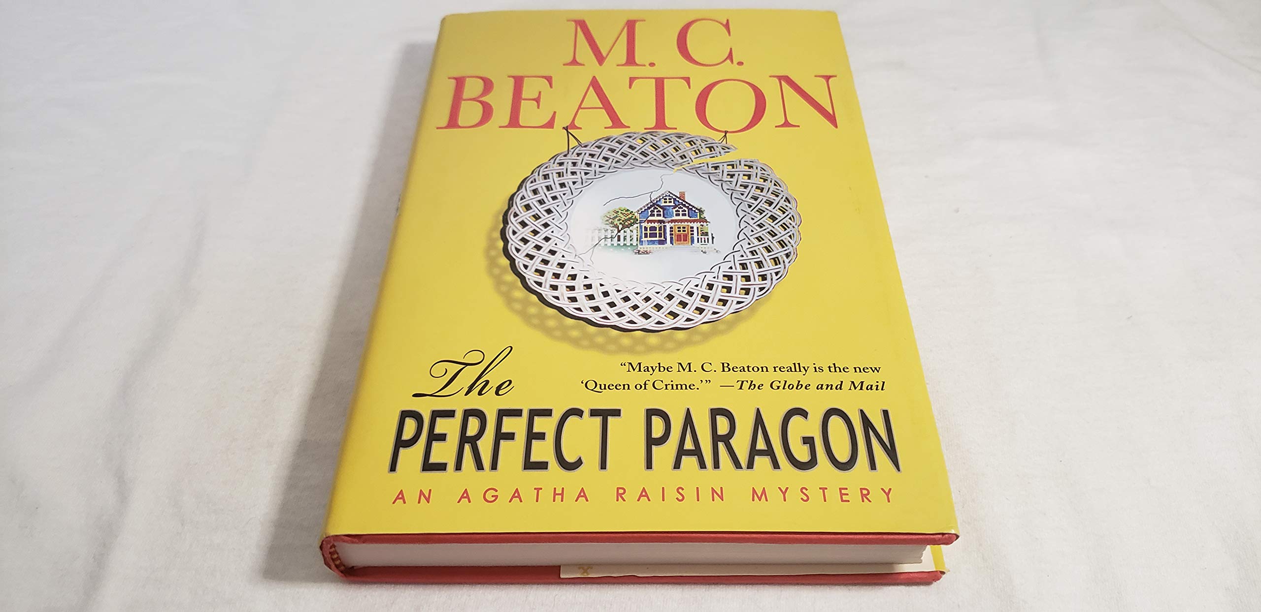 The Perfect Paragon (Agatha Raisin Mysteries, No. 16)
