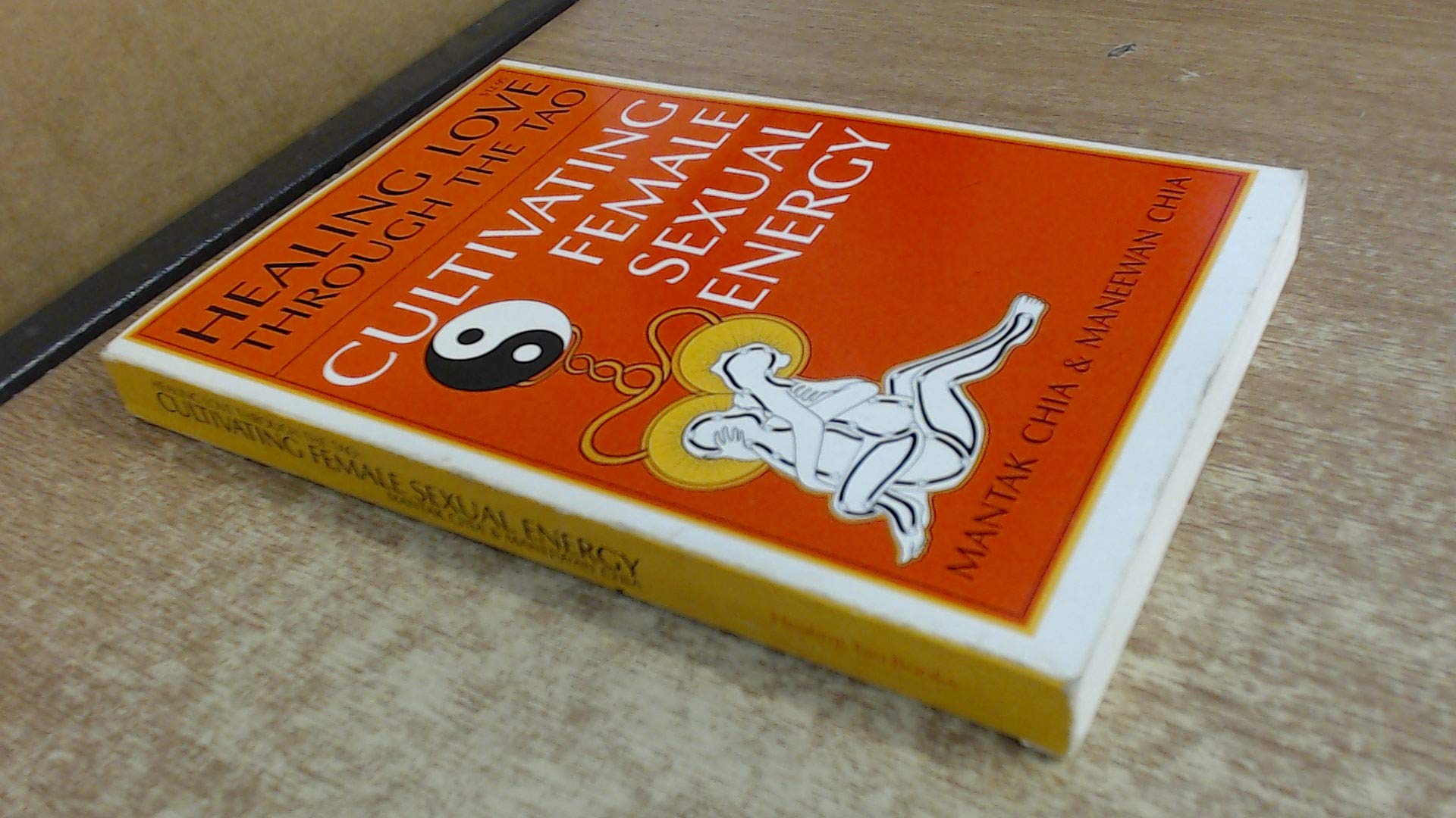 Healing Love Through the Tao: Cultivating Female Sexual Energy,Used