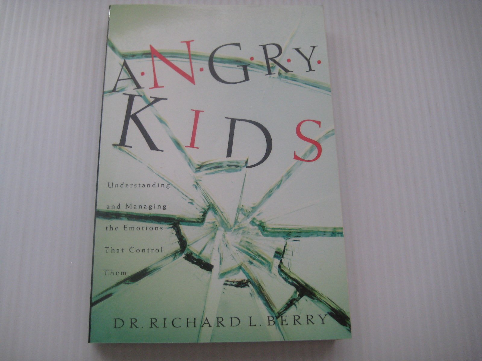 Angry Kids: Understanding And Managing The Emotions That Control Them,New