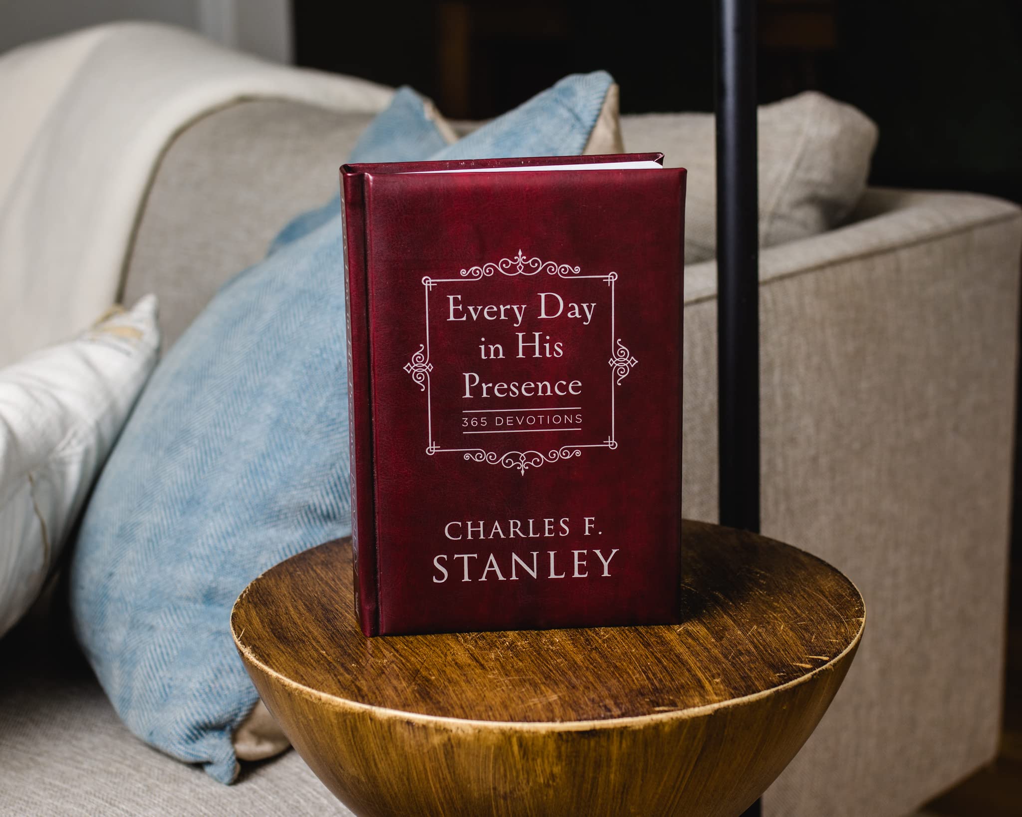 Every Day in His Presence: 365 Devotions (Devotionals from Charles F. Stanley),New