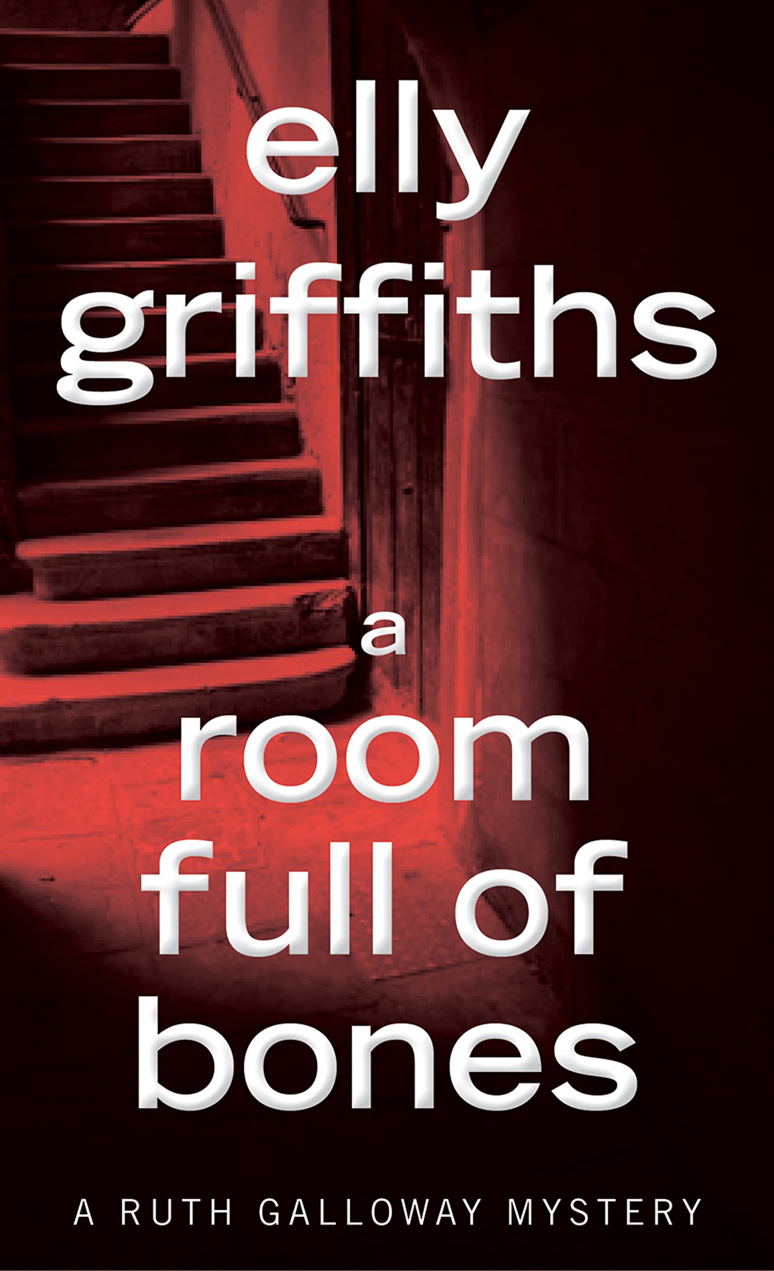 A Room Full Of Bones: A Mystery (Ruth Galloway Mysteries, 4),Used