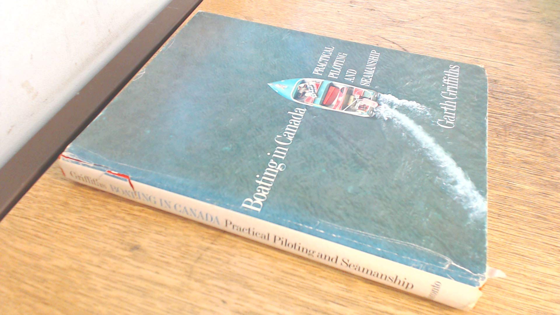 Boating in Canada : practical piloting and seamanship,Used
