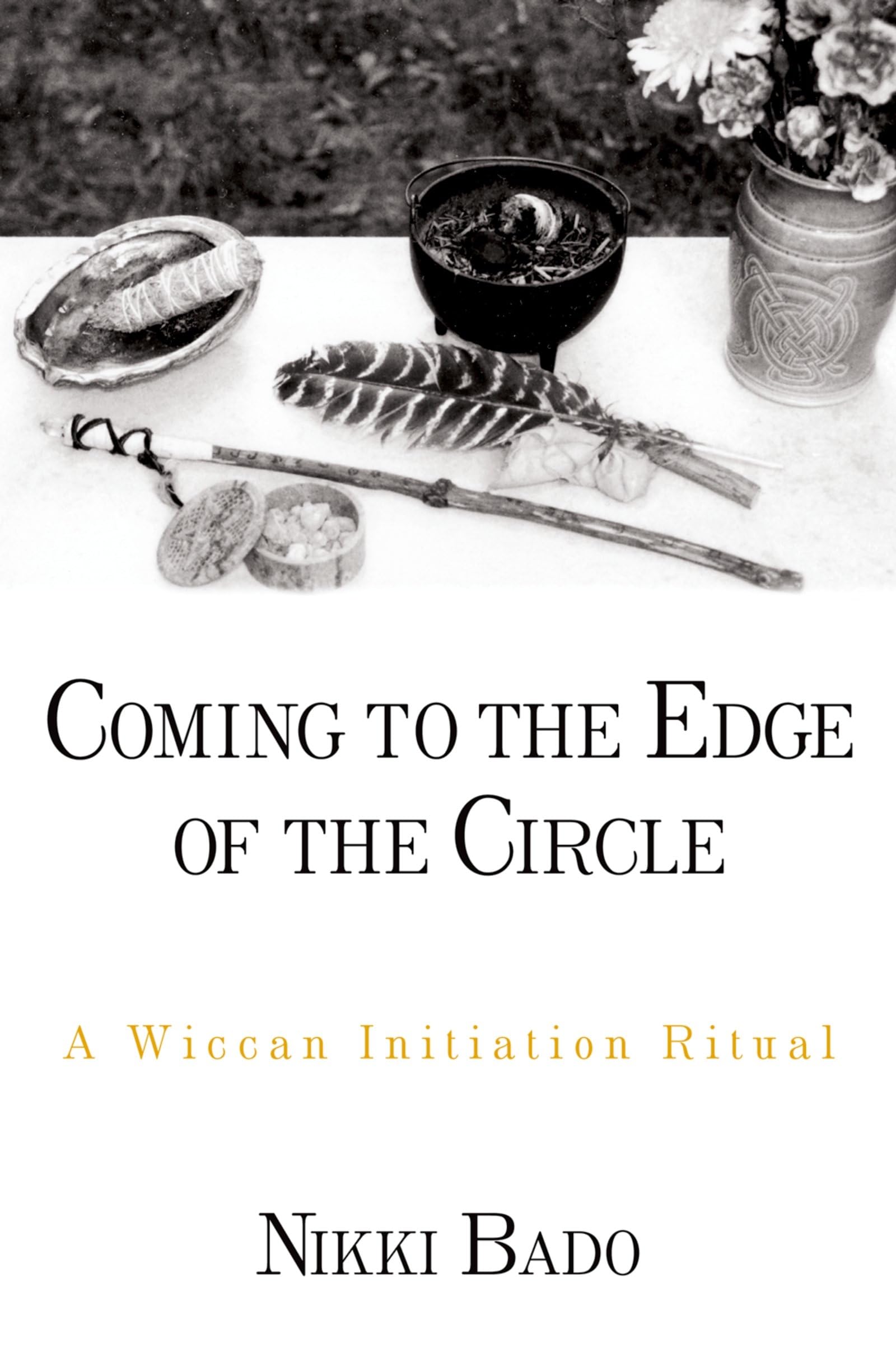 Coming to the Edge of the Circle: A Wiccan Initiation Ritual (AAR Academy Series),Used