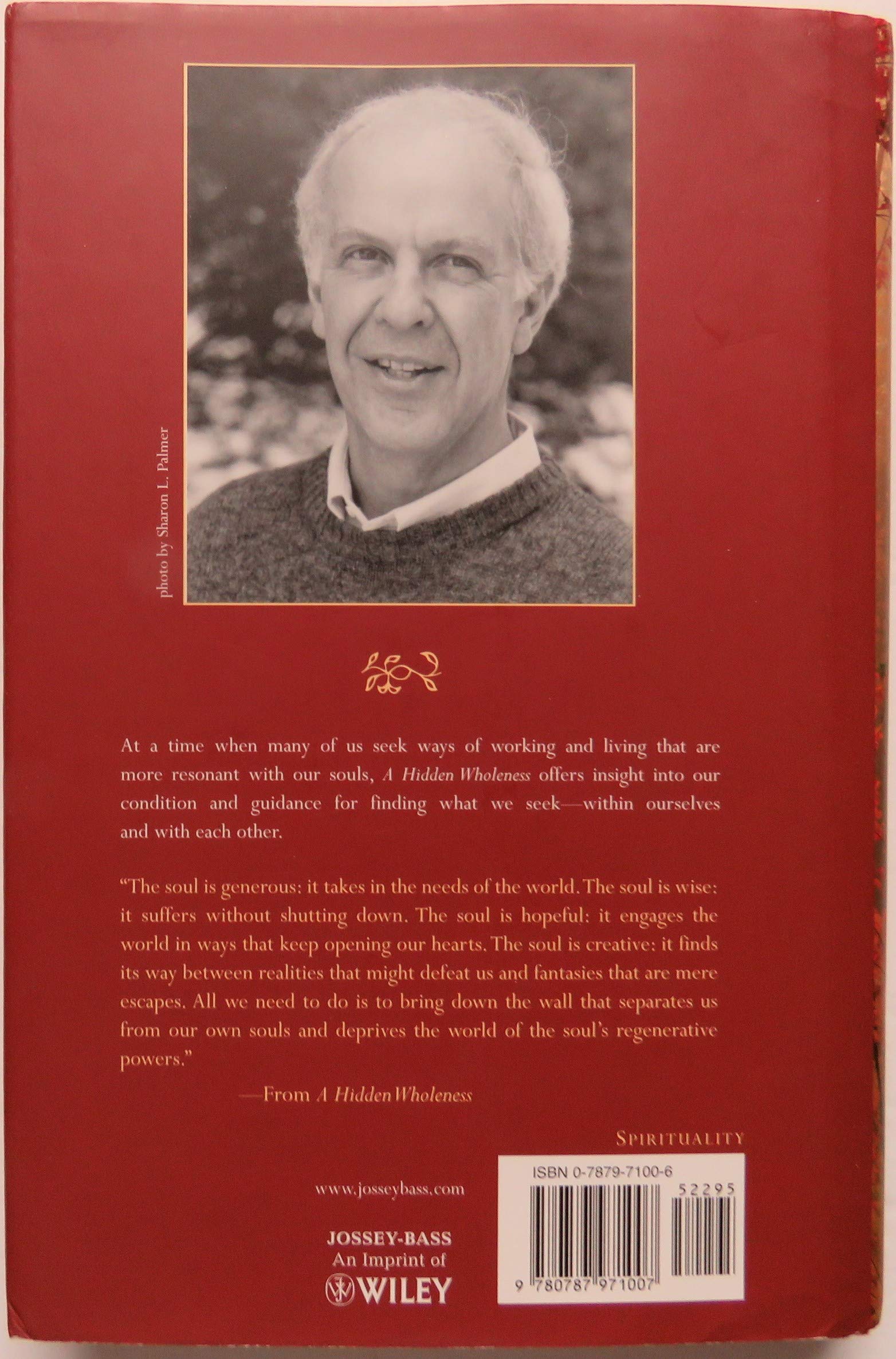 A Hidden Wholeness: The Journey Toward An Undivided Life : Welcoming The Soul And Weaving Community In A Wounded World,New