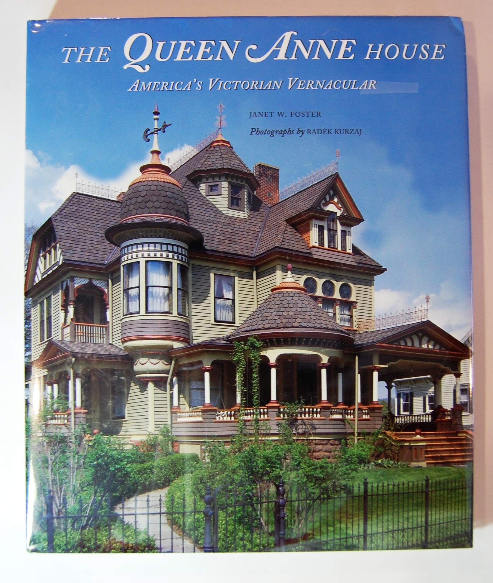 The Queen Anne House: America'S Victorian Vernacular