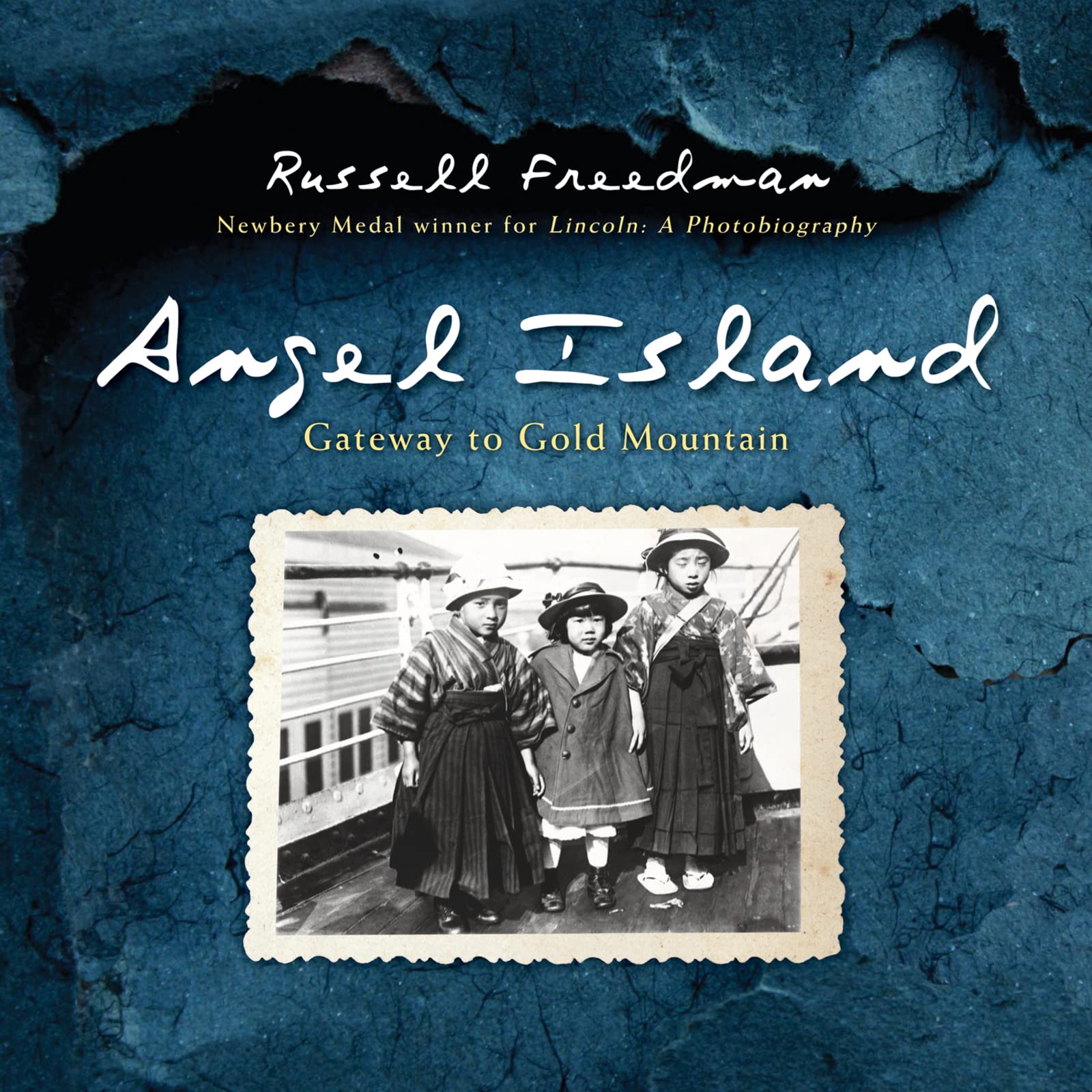 Angel Island: Gateway to Gold Mountain,Used