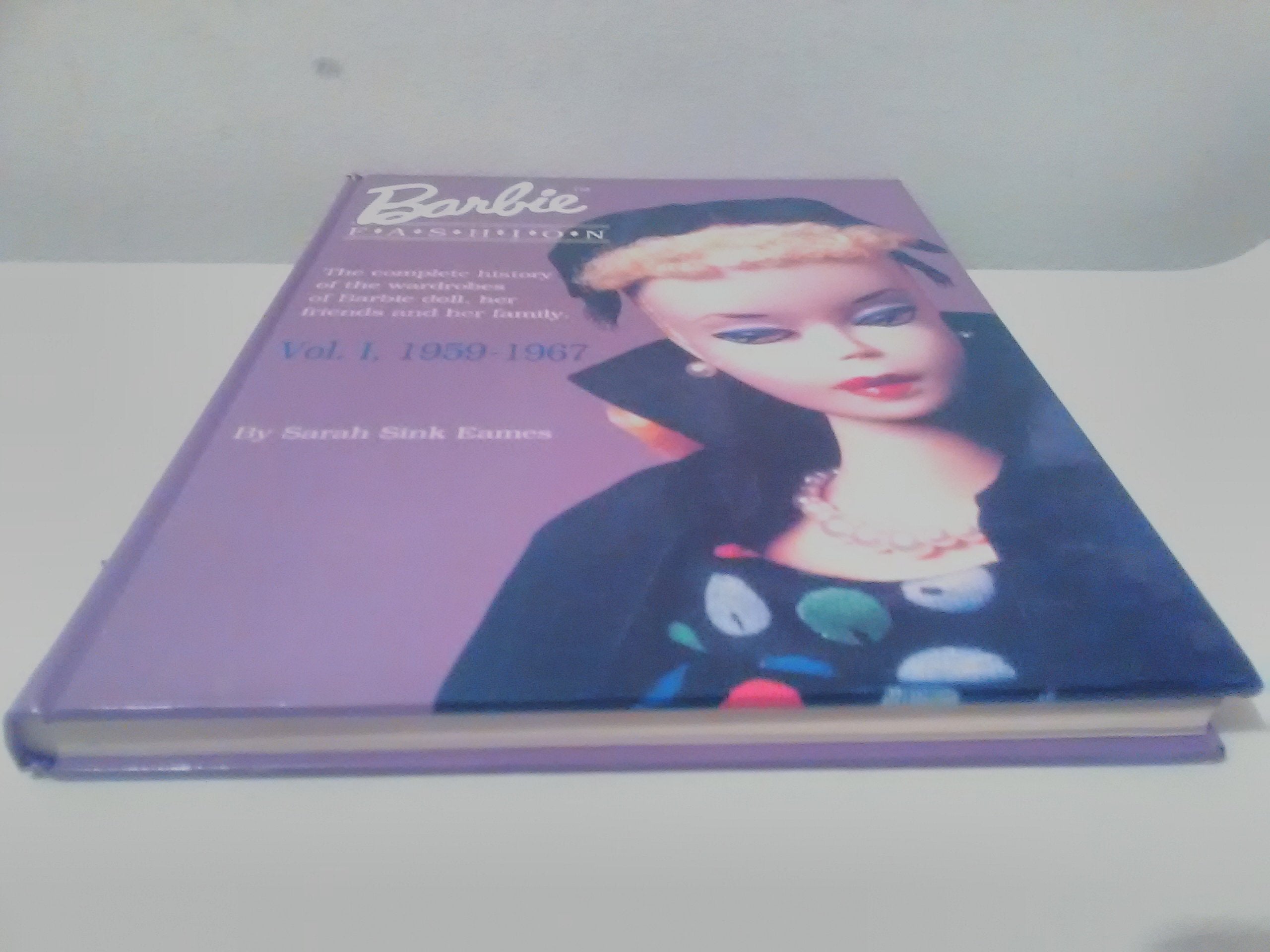 Barbie Fashion: The Complete History of the Wardrobes of Barbie Doll, Her Friends and her Family, Vol. 1: 19591967 (Barbie Doll,New