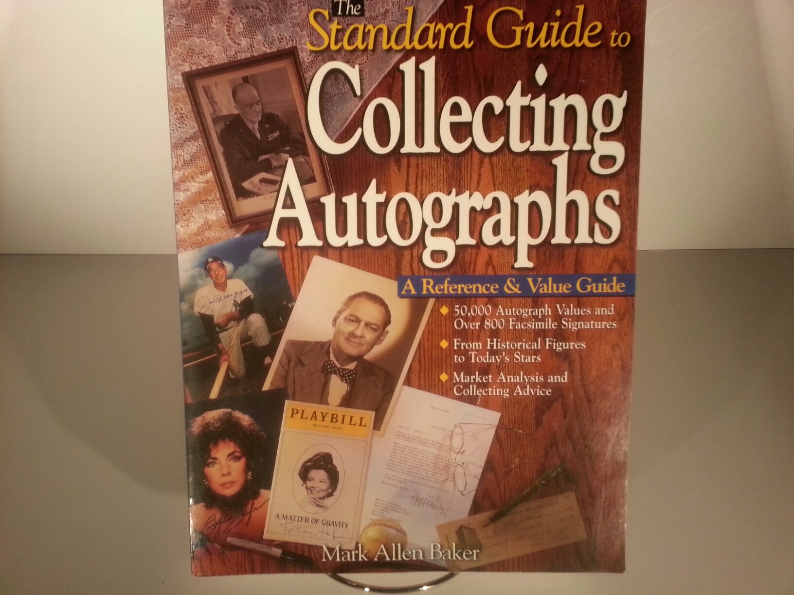 The Standard Guide to Collecting Autographs: A Reference & Value Guide,Used