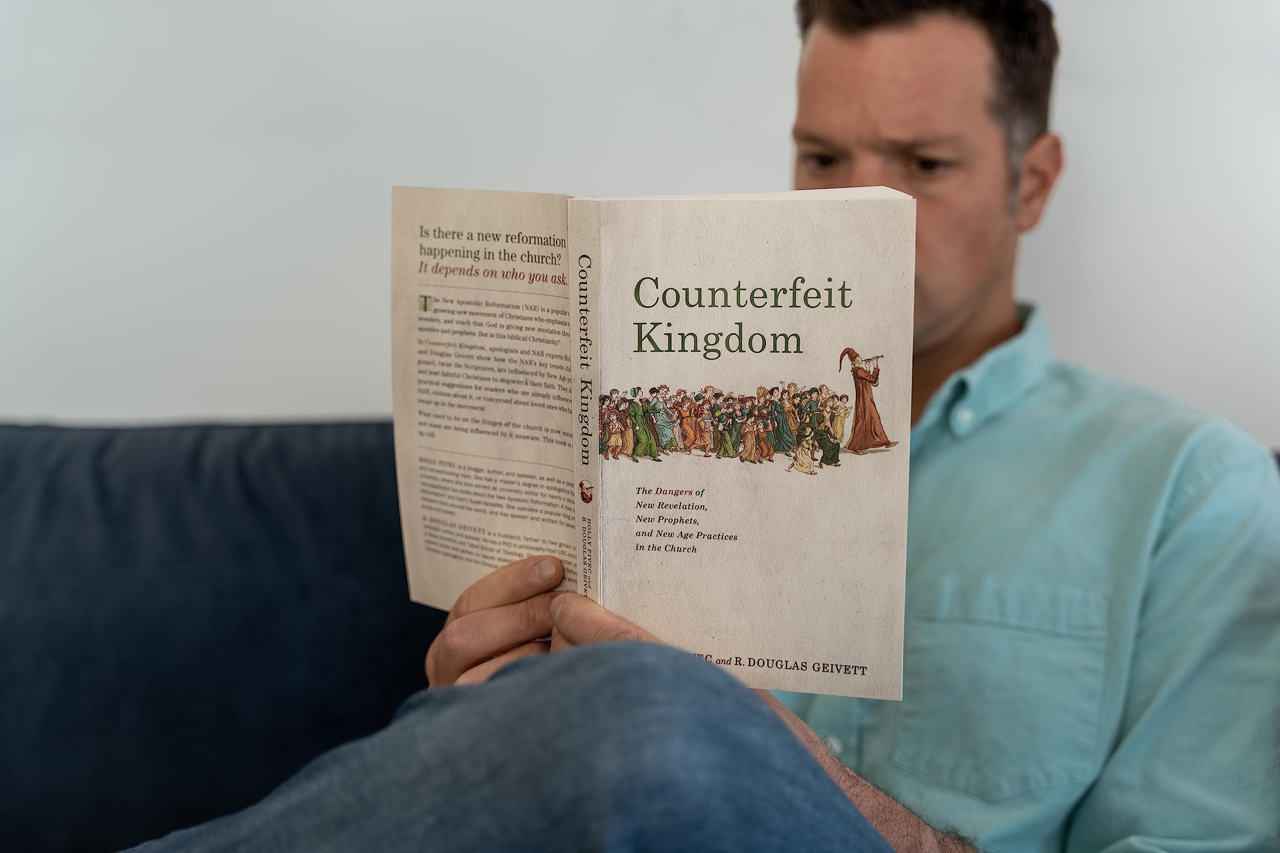 Counterfeit Kingdom: The Dangers of New Revelation, New Prophets, and New Age Practices in the Church,Used
