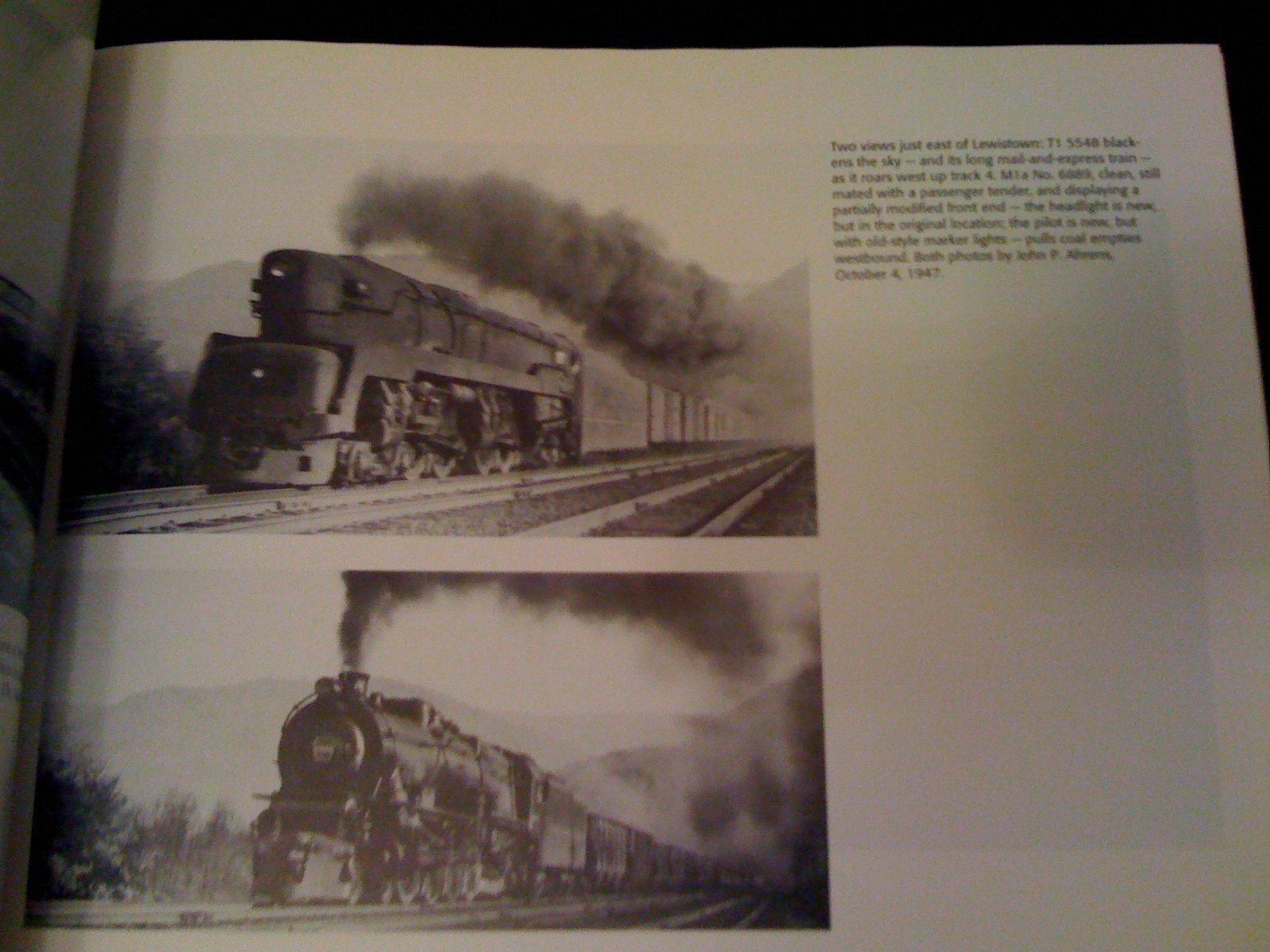 Heart of the Pennsylvania Railroad: The Main Line Philadelphia to Pittsburgh (Golden Years of Railroading),Used