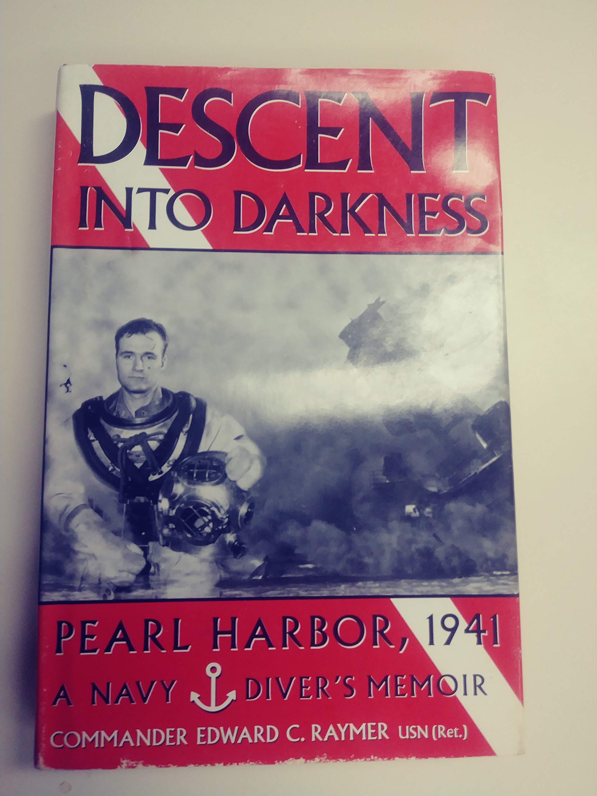 Descent Into Darkness: Pearl Harbor, 1941: A Navy Diver'S Memoir,New