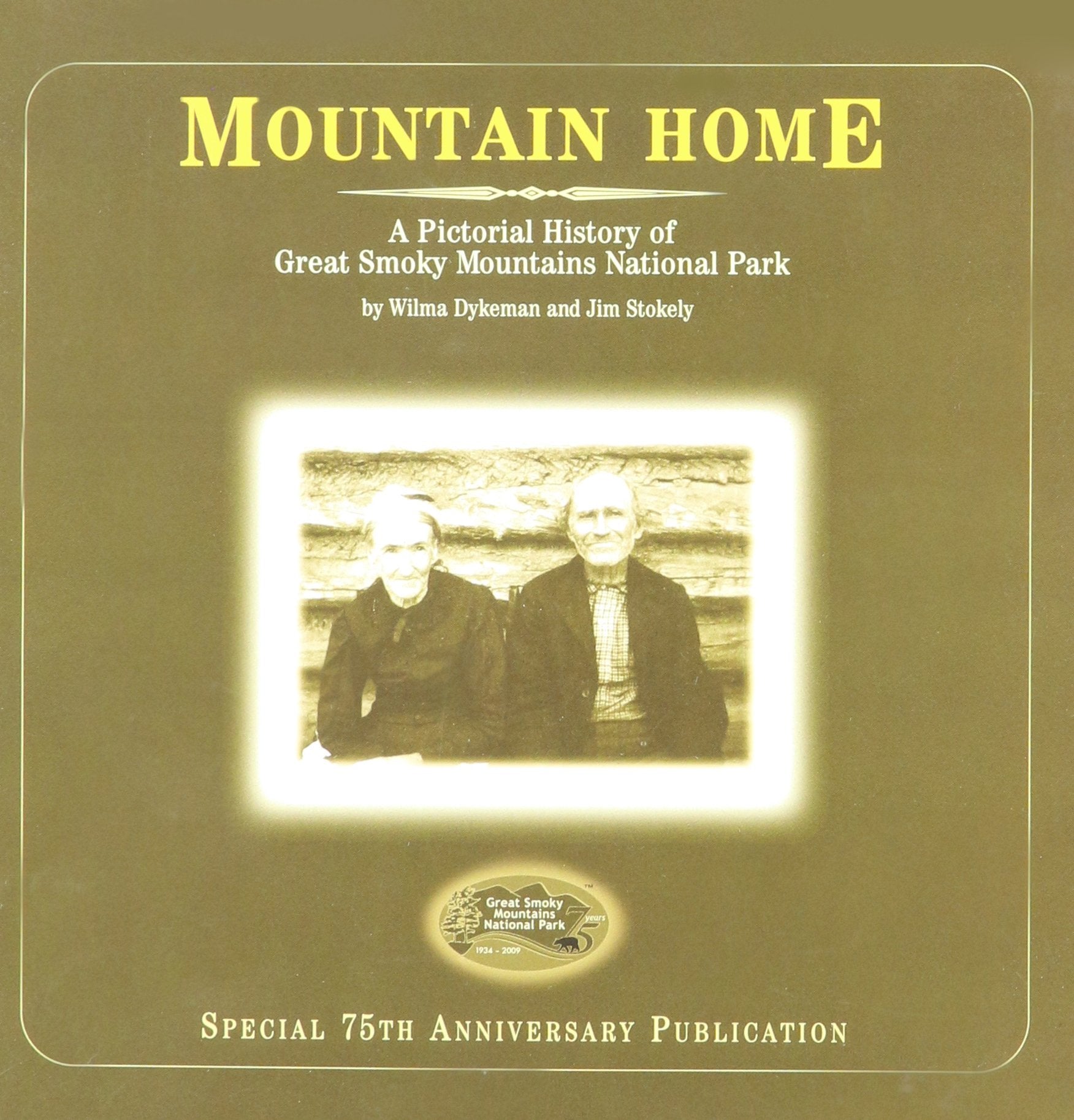 Mountain Home: A Pictoral History of Great Smoky Mountains National Park,Used