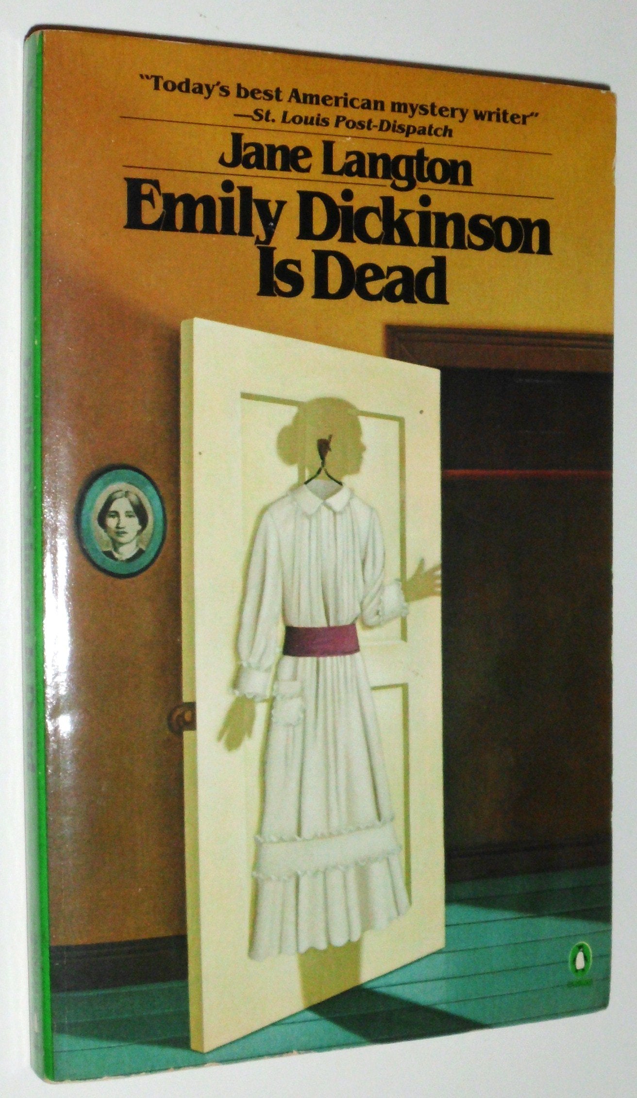 Emily Dickinson Is Dead: A Homer Kelly Mystery,Used