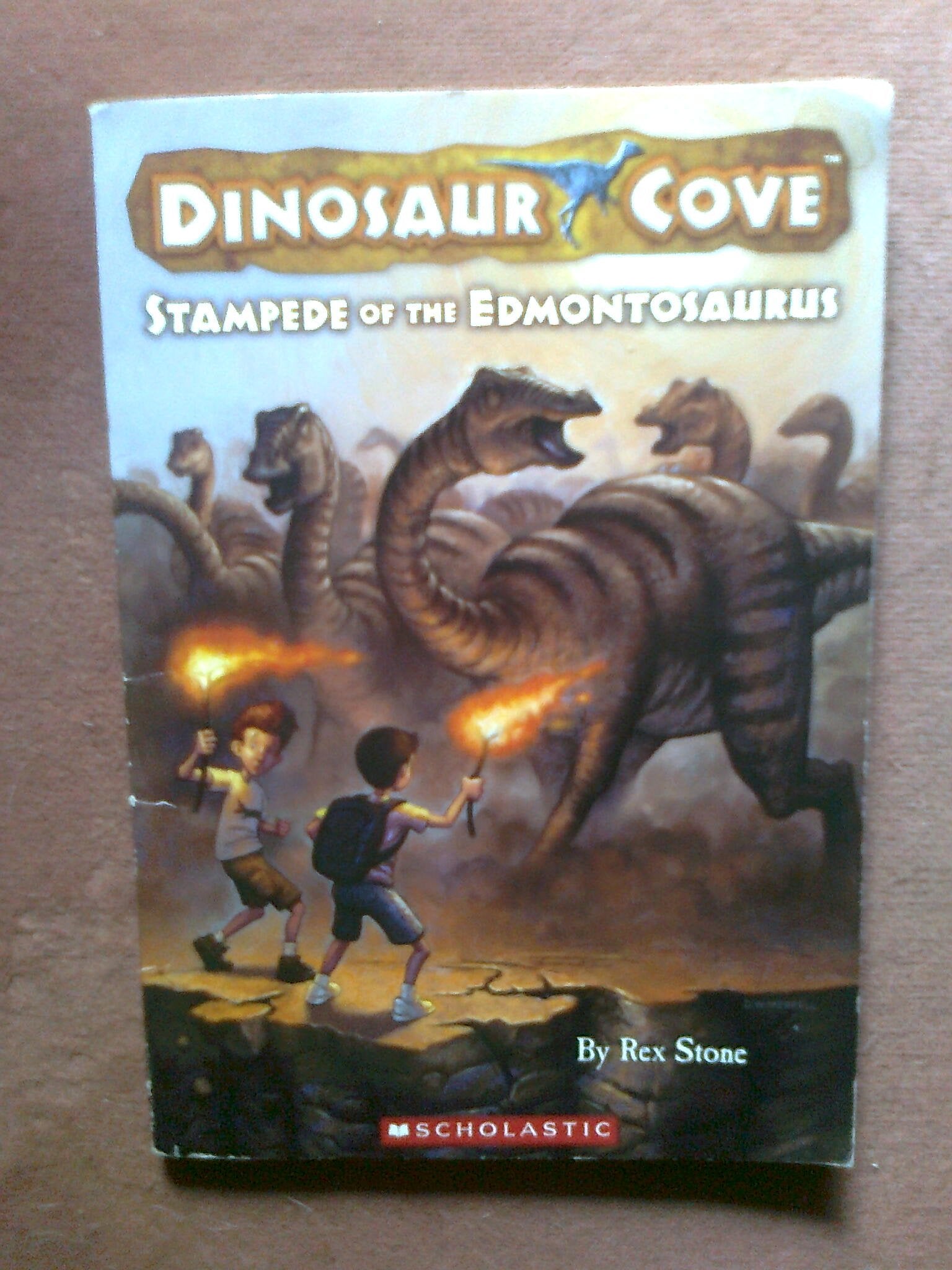 Stampede Of The Edmontosaurus (Dinosaur Cover #6),New