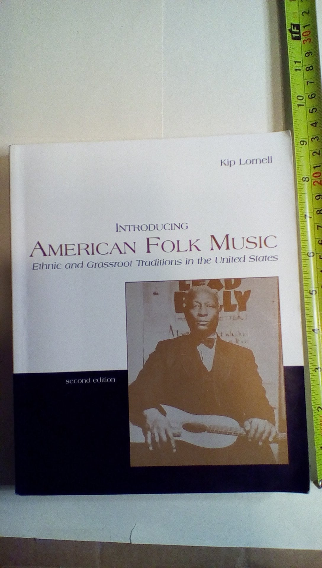 Introducing American Folk Music 2Nd: Ethnic And Grassroot Traditions In The United States,Used