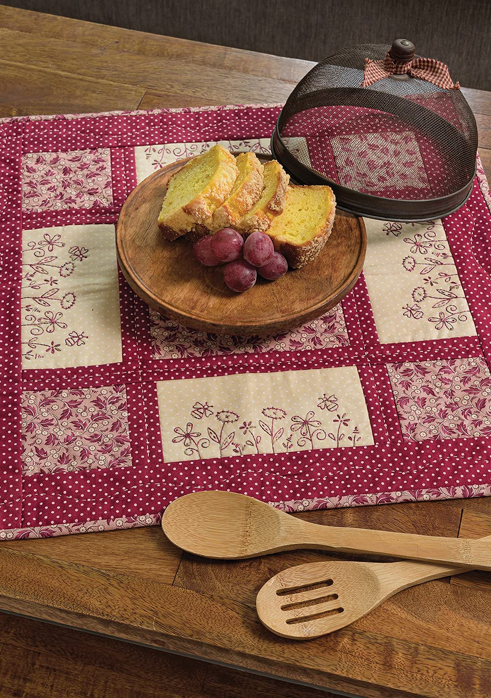 Tabletop Stitchery: Set Your Table with 12 Inviting Embroidery and Patchwork Patterns,Used