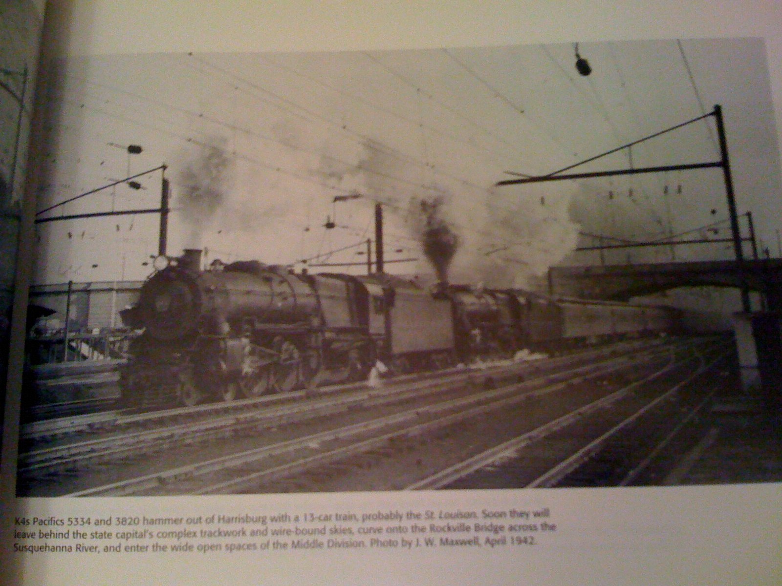 Heart of the Pennsylvania Railroad: The Main Line Philadelphia to Pittsburgh (Golden Years of Railroading),Used