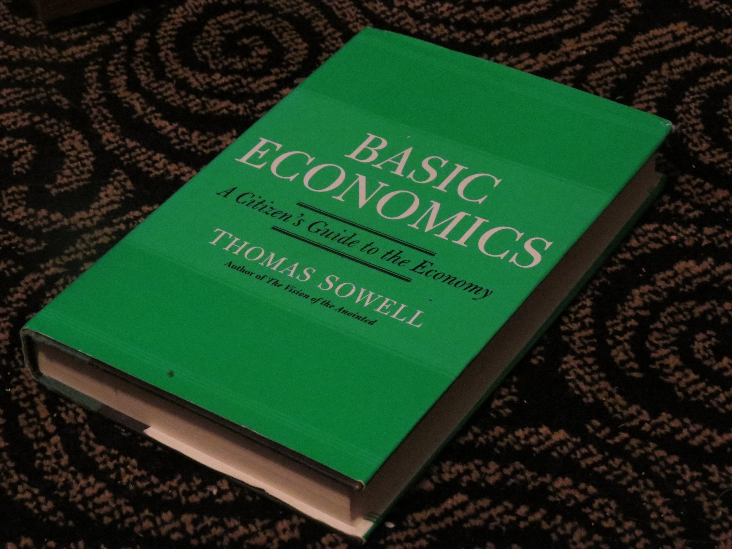 Basic Economics: A Citizens Guide To The Economy,New